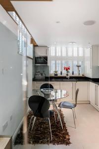 Central London Canal Villa and Garden WiFi