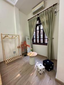 Phòng Có Giường Cỡ King Với Ban Công (King Room with Balcony)