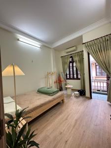Phòng Có Giường Cỡ King Với Ban Công (King Room with Balcony)