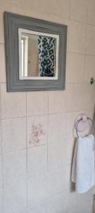 Tranquil, large 1 bedroom garden cottage, 12 mins from OR Tambo International with backup water