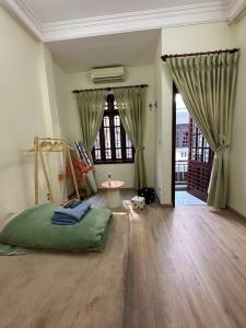 Phòng Có Giường Cỡ King Với Ban Công (King Room with Balcony)