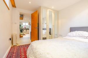 Central London Canal Villa and Garden WiFi