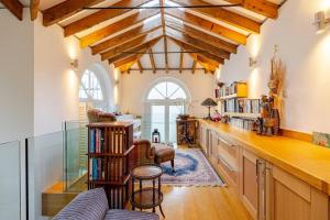 Central London Canal Villa and Garden WiFi