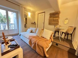 LES MALDIVES, T2, Balcon, Hyper centre Place aux Herbes