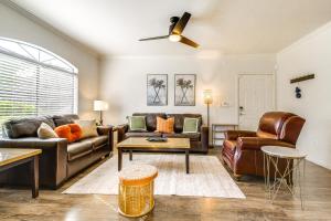 3 Mi to TPC Chic Condo with Pool Access and Grills