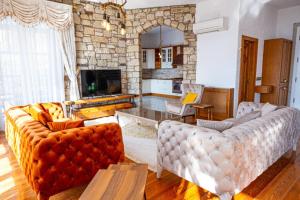 Fener burnunda Denize sıfır orjinaltaş malikane