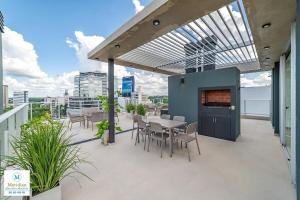 Boutique Building Steps Away from Shopping del Sol