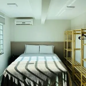 Kitnet no Centro Cívico - com ar - Santa Bárbara