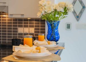 Airstay - 1BR - Pool Views - Near Marina Mall - Monthly Offer Available