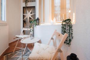 Musical Shelter with Balcony 2min to Republic Square