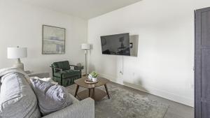 Landing at The Standard River District - 1 Bedroom in River District