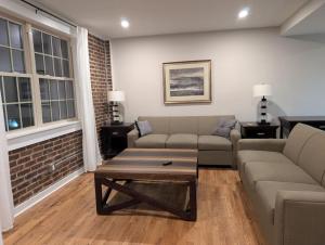 New Modern 2 BR in Excellent Location (201)