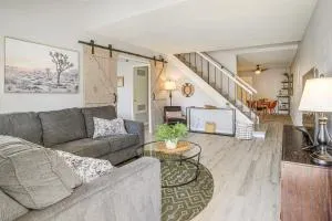 Pool Access and Mtn Views Palm Springs Retreat! - Desert Hills Trailer Park