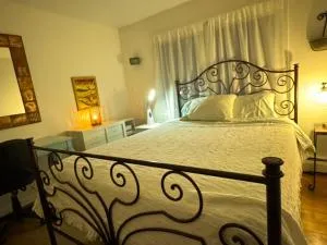 Spacious Room with a View of the Woods - Briarcliff Manor