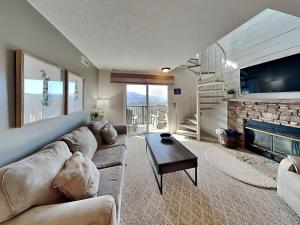 Deer Ridge Mountain Resort E306