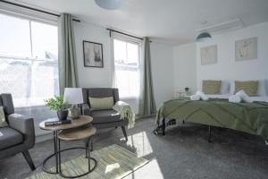 4-Bedroom Central Canterbury Cottage