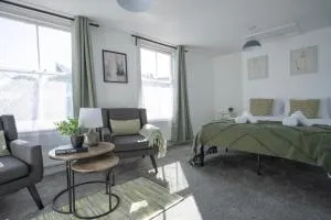 4-Bedroom Central Canterbury Cottage - Hackington