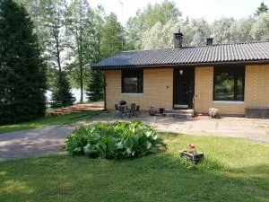 Holiday Home Villa Valkojarvi - 罗威萨