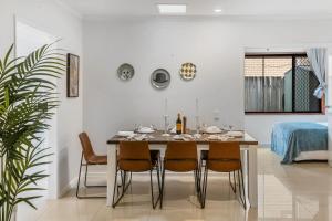 Cozy Comfort 4BR near Malls and Transport