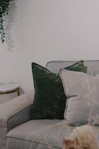 Cozy Comfort 4BR near Malls and Transport