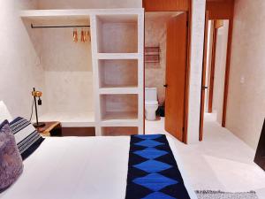 Makan Brand New 2-Bedroom Apt with Patio and Pool