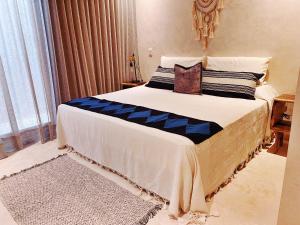 Makan Brand New 2-Bedroom Apt with Patio and Pool