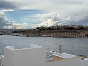 Gardjola House by Holi