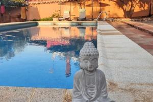 Spacious Villa with Private Pool in Hornachuelos - 4hvězdičkové hotely ve městě Hornachuelos