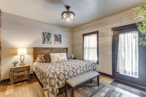 Hot Tub and Deck Secluded Black Hills Retreat!