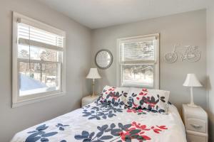 Family-Friendly Home with Fire Pit in Pine River