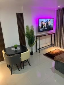 Modern Studio near LRT, MOA & Star City in Pasay