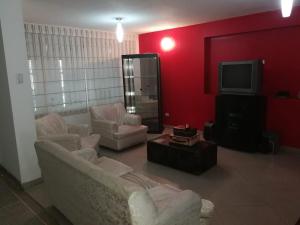 Bienvenidos a la casa de Rosa Cerca al aeropuerto Welcome to Rosas house close to the airport