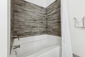 Overlook 3005 Luxe Modern Corporate 2Bd Apt