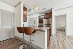 Overlook 3005 Luxe Modern Corporate 2Bd Apt