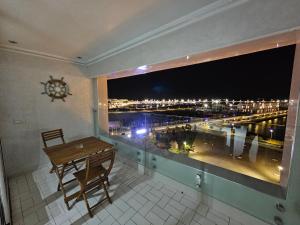 Panoramic Sea View Apartment 1 Min Walk to Beach