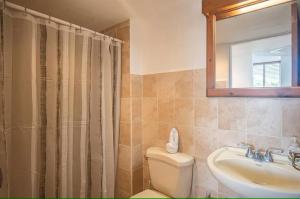 9-26 Costa Linda Jacó Beach pool view Balcony