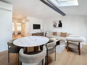 54m2 hypercenter, face Palais des Festivals