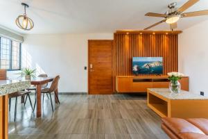 Ocean Breeze Condo 1 block F beach