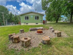 The Green House! Sleeps 12