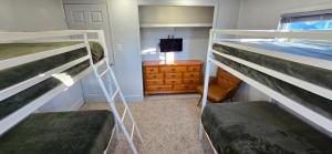 The Green House! Sleeps 12