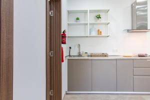 Sandstone Apartment 17