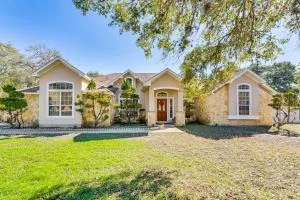 Spacious San Antonio Home with Outdoor Oasis! - Castroville