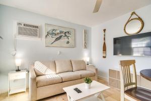 Apartment with Easy Access to Indian Rocks Beach!