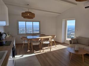 Appartements Appartement panoramique, clim, terrasse, 6 personnes : photos des chambres