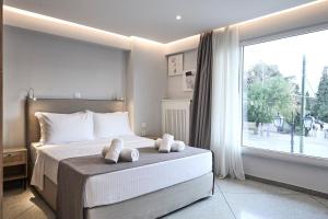 Bright space with street view, near Acropolis