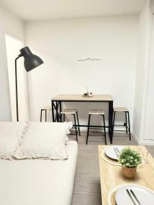 Cocon Marseillais, Centre-Ville, Vieux-Port - Rue Paradis, Rénové, Climatisé, 2pers