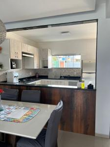 Casa azul alto padrão