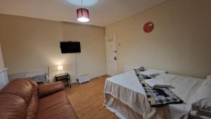 The Cosy Newcourt House, 6-Sleeper - 15 Minutes From Zone 1 Central London