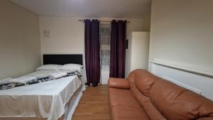 The Cosy Newcourt House, 6-Sleeper - 15 Minutes From Zone 1 Central London