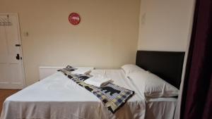 The Cosy Newcourt House, 6-Sleeper - 15 Minutes From Zone 1 Central London